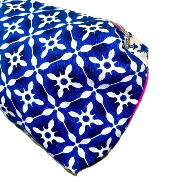 Estee Lauder Blue Flower Printed Cosmetic Makeup Bag ( 2 Side Look), NWOT - Picture 3 of 8